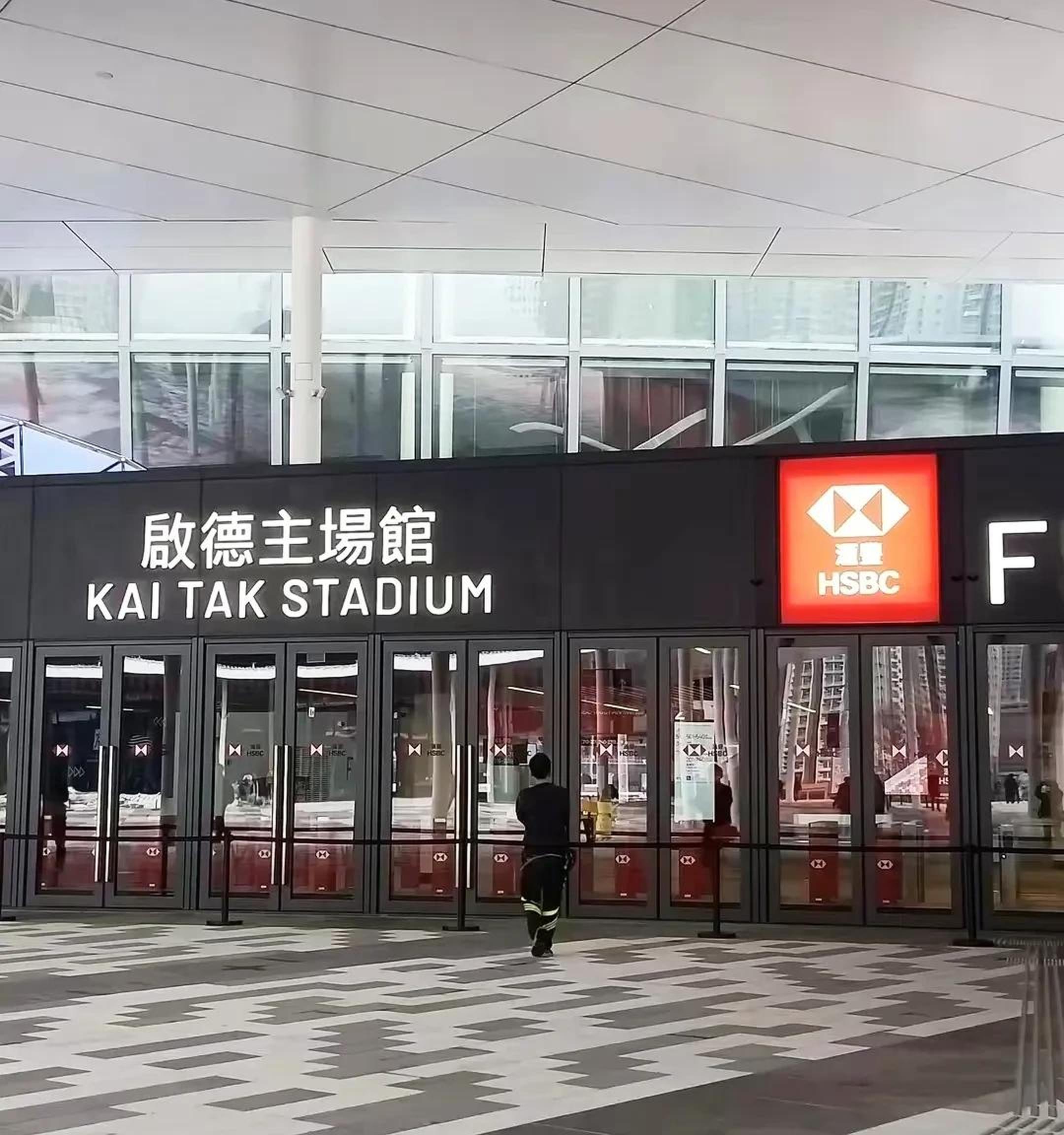 德罗巴官方宣布败北新规，巴塞罗那引发争议！赛场气氛高涨
