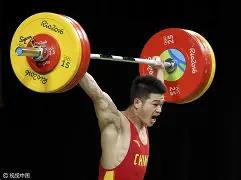 举重大师赛上演强强对话，南城犀牛队鏖战祁连飞鹰队，多点开花奏效；宿敌对话再升级